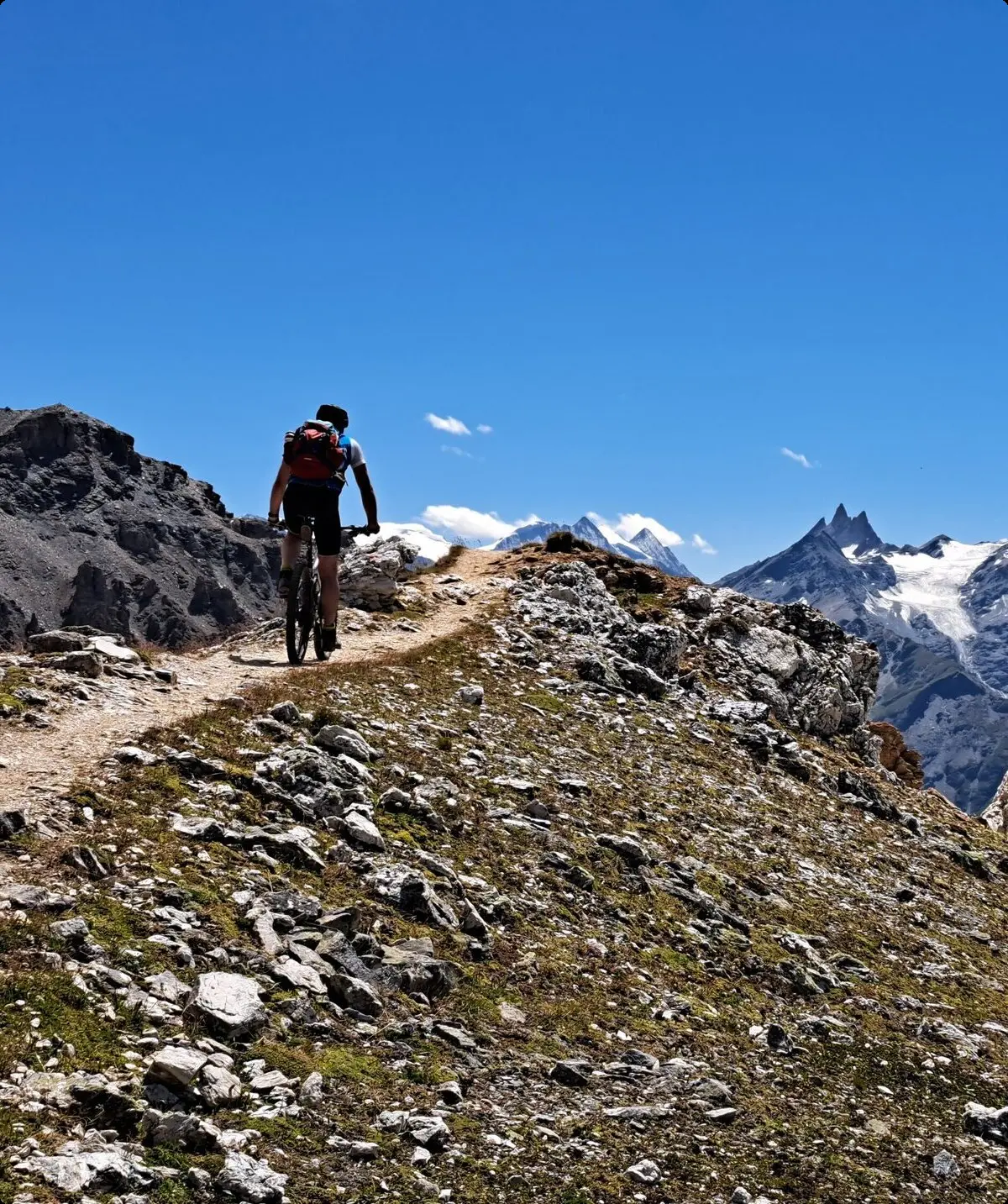 Anfahrt Becs de bosson mit Grand Combin | © DAV Sektion Altdorf - Jan Kürschner