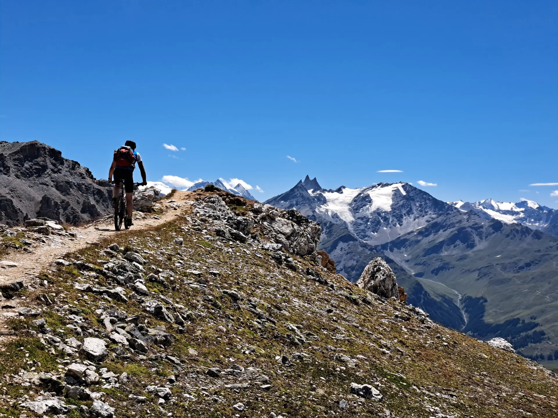 Anfahrt Becs de bosson mit Grand Combin | © DAV Sektion Altdorf - Jan Kürschner