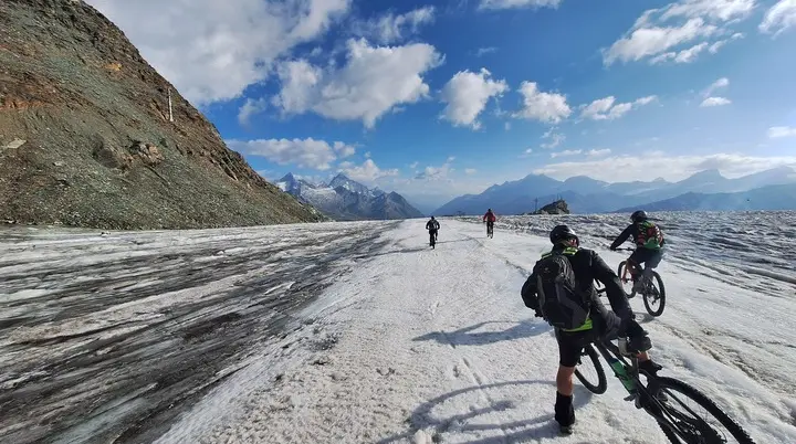 MTB-Abfahrt vom Theodulgletscher | © DAV Sektion Altdorf - Jan Kürschner