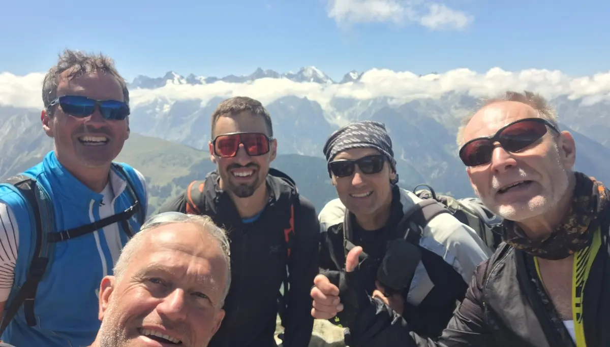 Gruppefoto am Mt. Brule (25 72m) mit Mt. Blanc Kette | © DAV Sektion Altdorf - Jan Kürschner