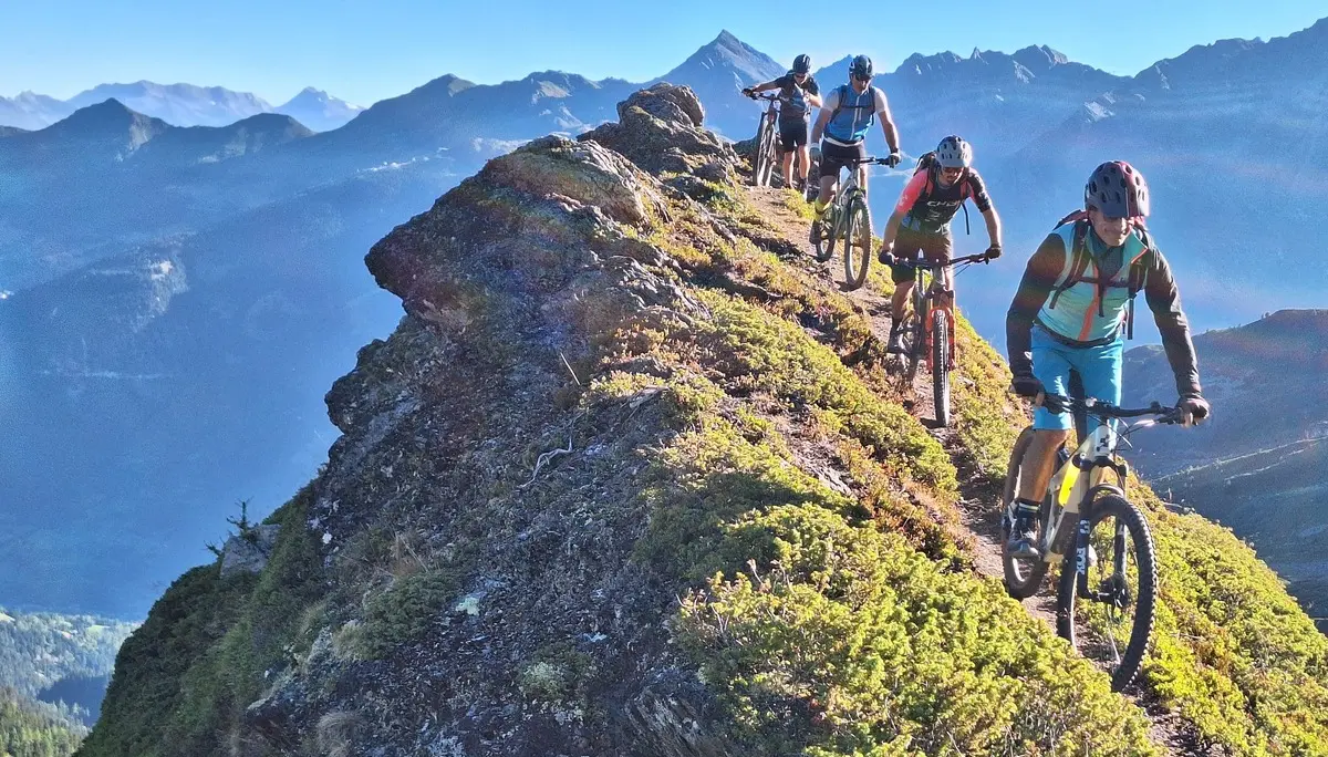 Trail am Kamm - im Hintergrund Verbier | © DAV Sektion Altdorf - Jan Kürschner