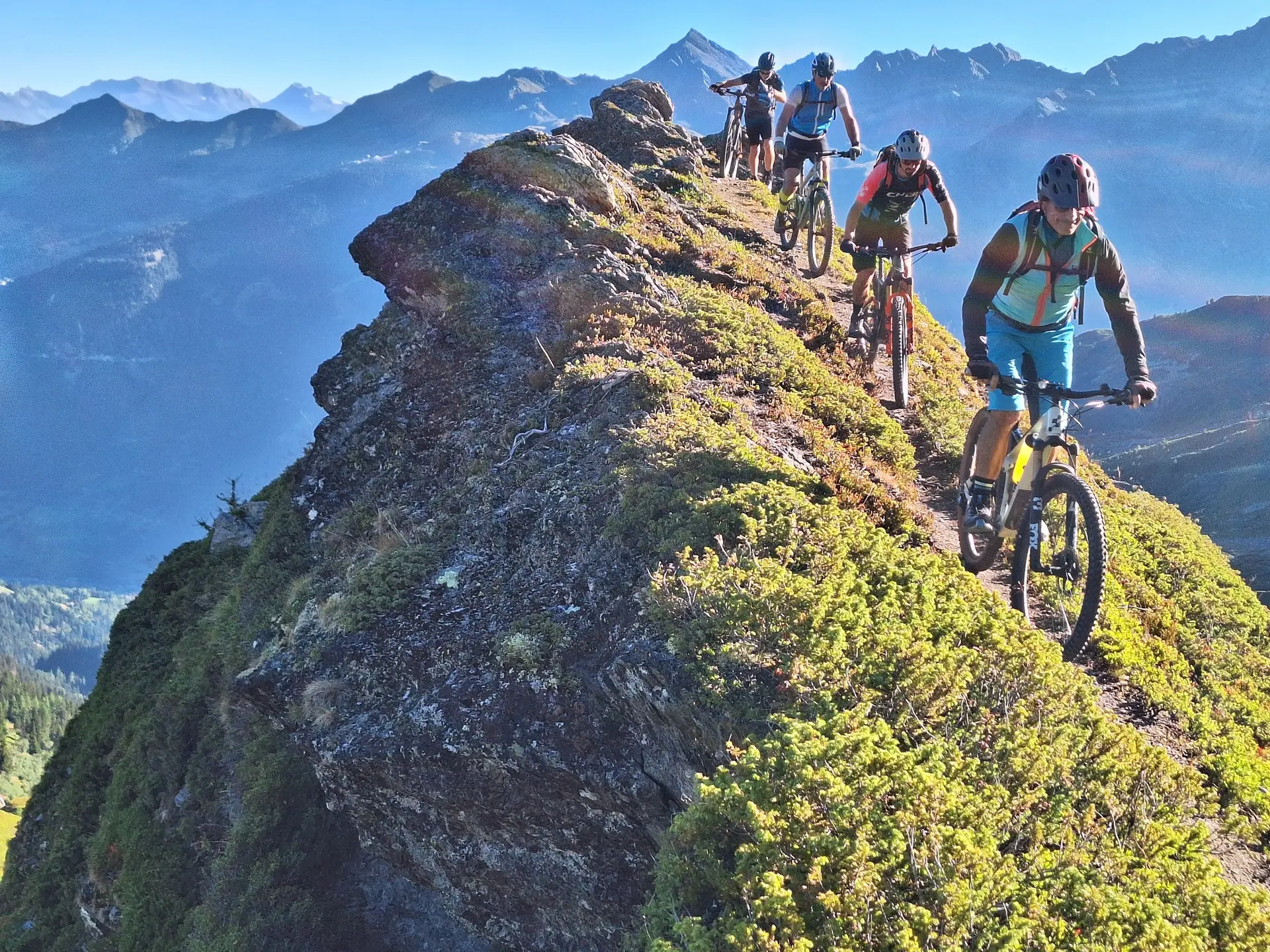 Trail am Kamm - im Hintergrund Verbier | © DAV Sektion Altdorf - Jan Kürschner