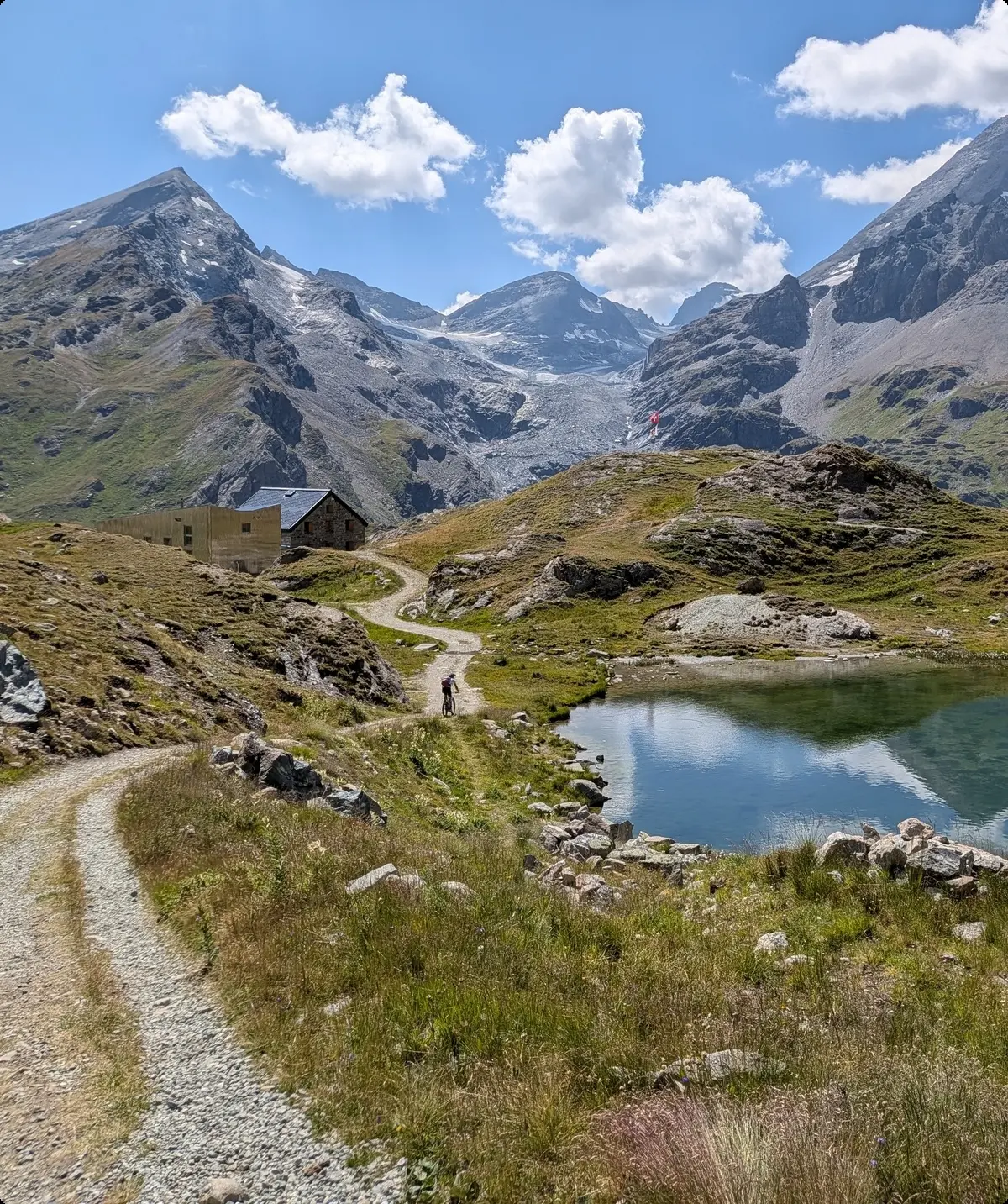 Cabane de Chanroin (2462m) mit Hüttensee | © DAV Sektion Altdorf - Sebastian Veigl