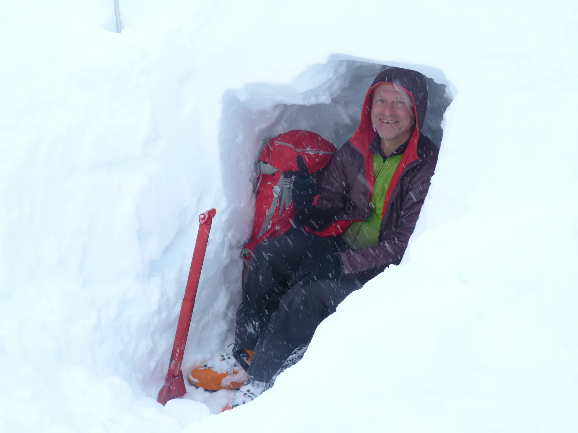 Schneeunterstand | © DAV Sektion Altdorf - Jan Kürschner