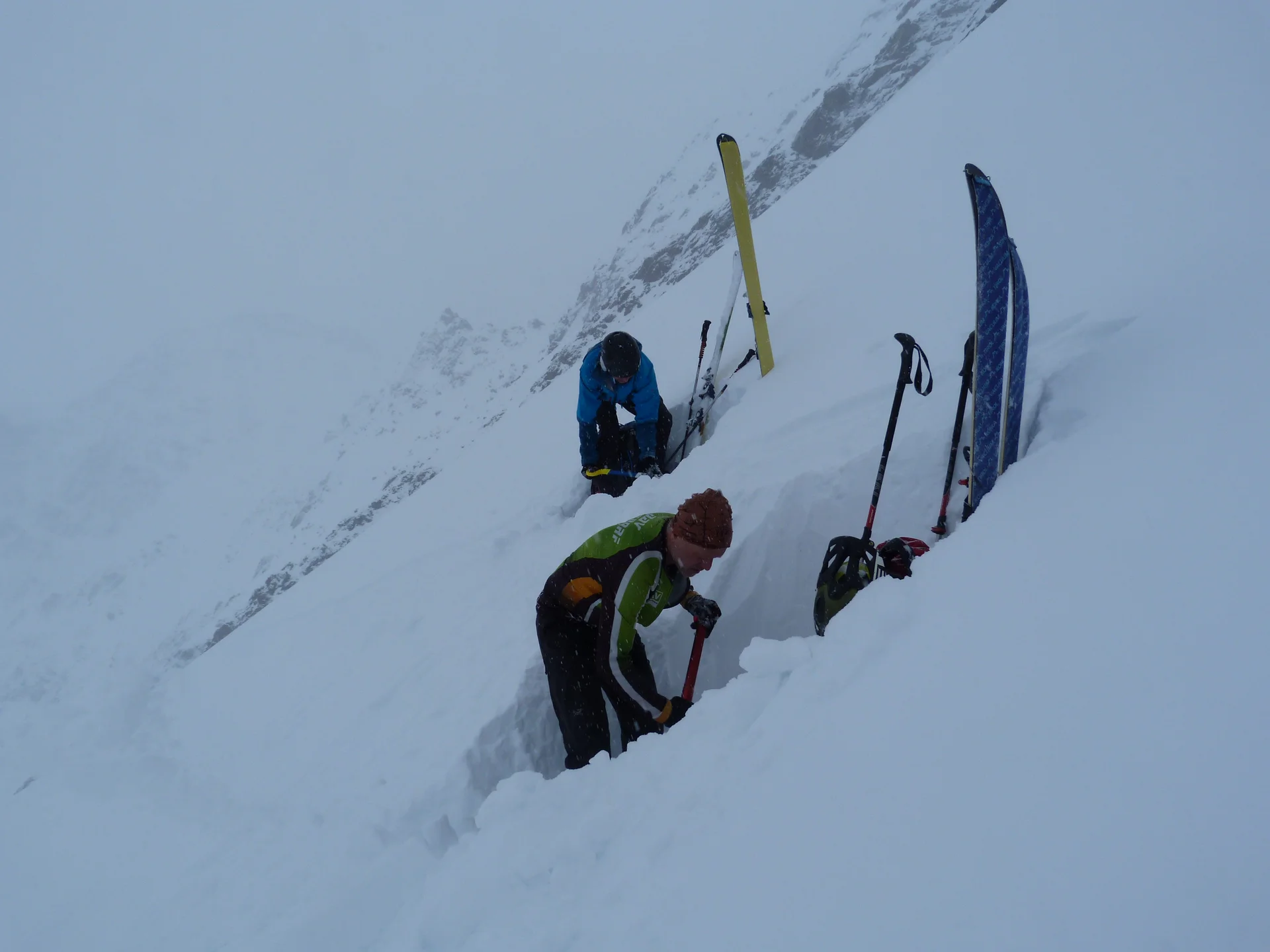 Schneeunterstand bauen | © DAV Sektion Altdorf - Jan Kürschner