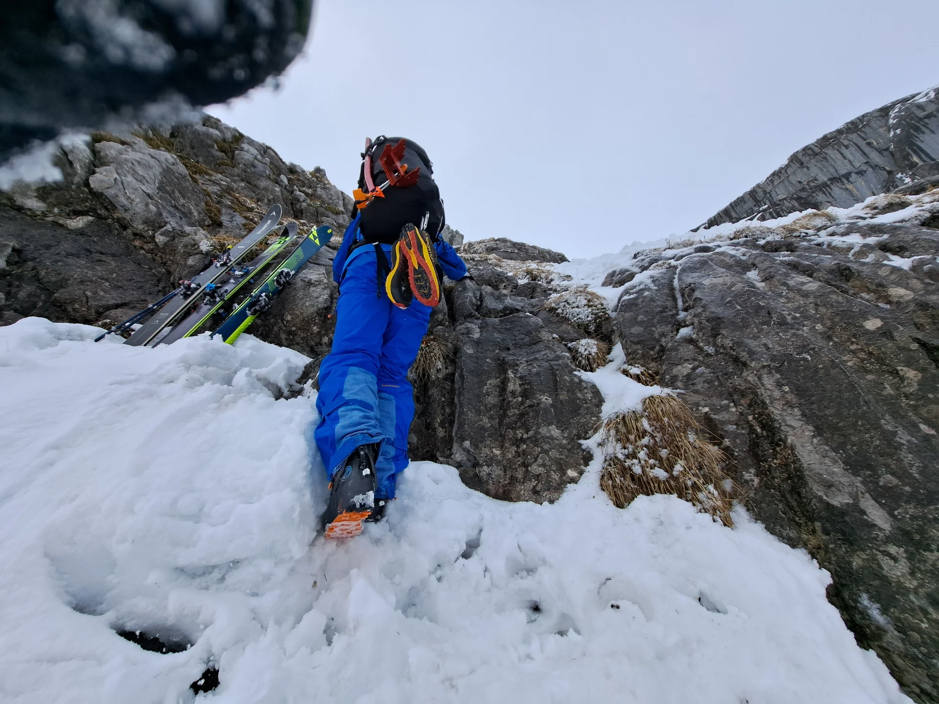 Abklettern statt Tiefschneeabfahrt | © DAV Sektion Altdorf - Jan Kürschner