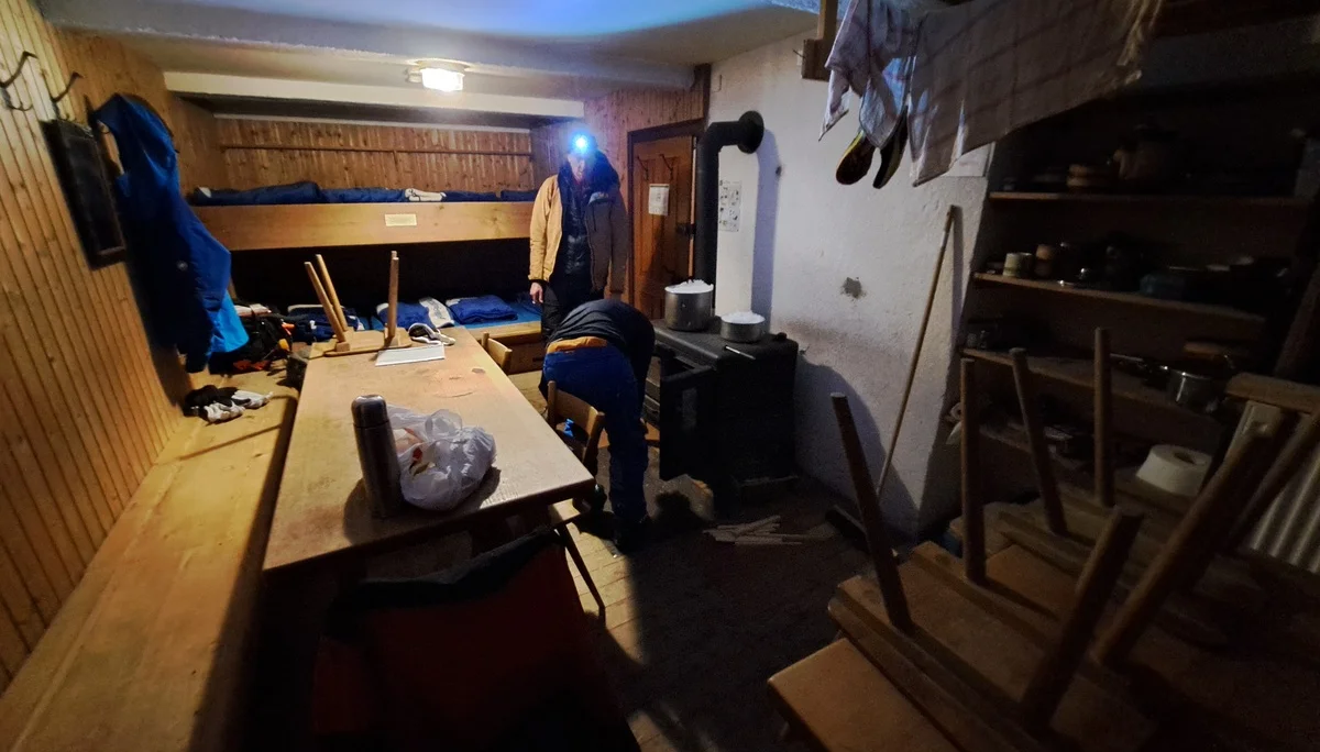 gemütliche Stube mit Holzofen | © DAV Sektion Altdorf - Jan Kürschner