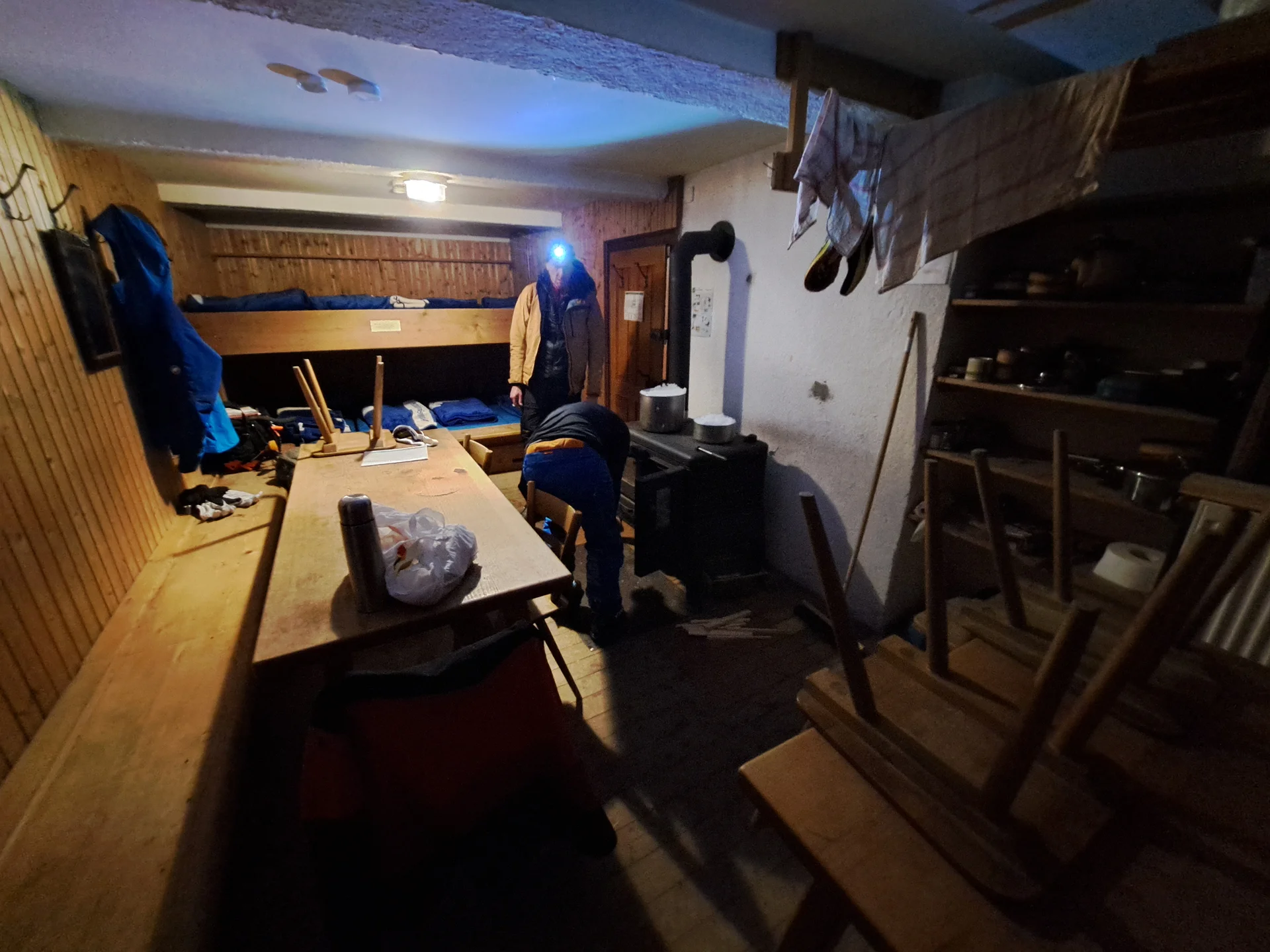gemütliche Stube mit Holzofen | © DAV Sektion Altdorf - Jan Kürschner