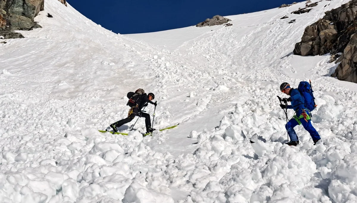 Steilrinne mit altem Lawinenschnee | © DAV Sektion Altdorf - Jan Kürschner