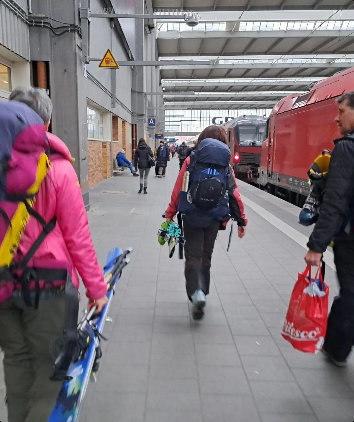 mit Minimalgepäck auf Skitourenstiefeln | © DAV Sektion Altdorf - Jan Kürschner