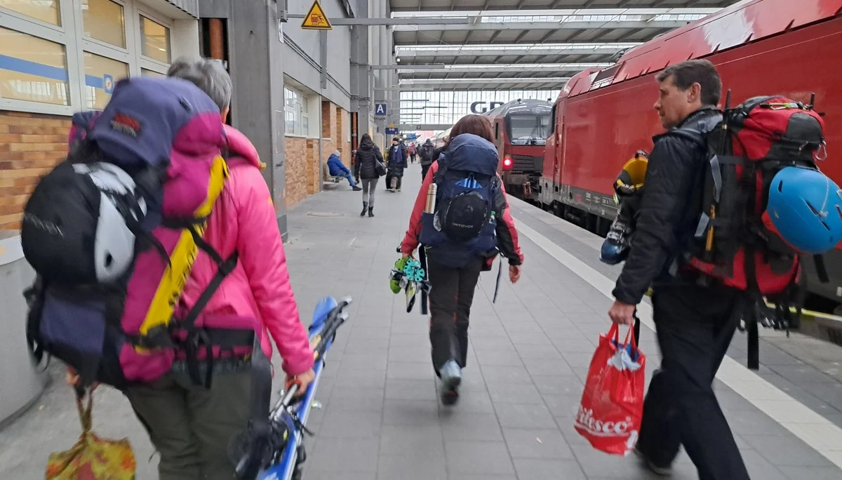 mit Minimalgepäck auf Skitourenstiefeln | © DAV Sektion Altdorf - Jan Kürschner