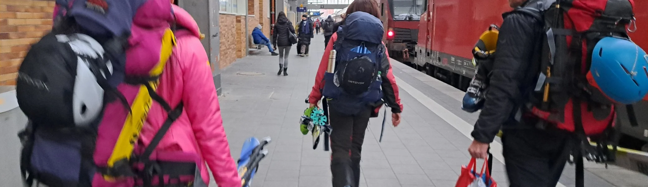 mit Minimalgepäck auf Skitourenstiefeln | © DAV Sektion Altdorf - Jan Kürschner