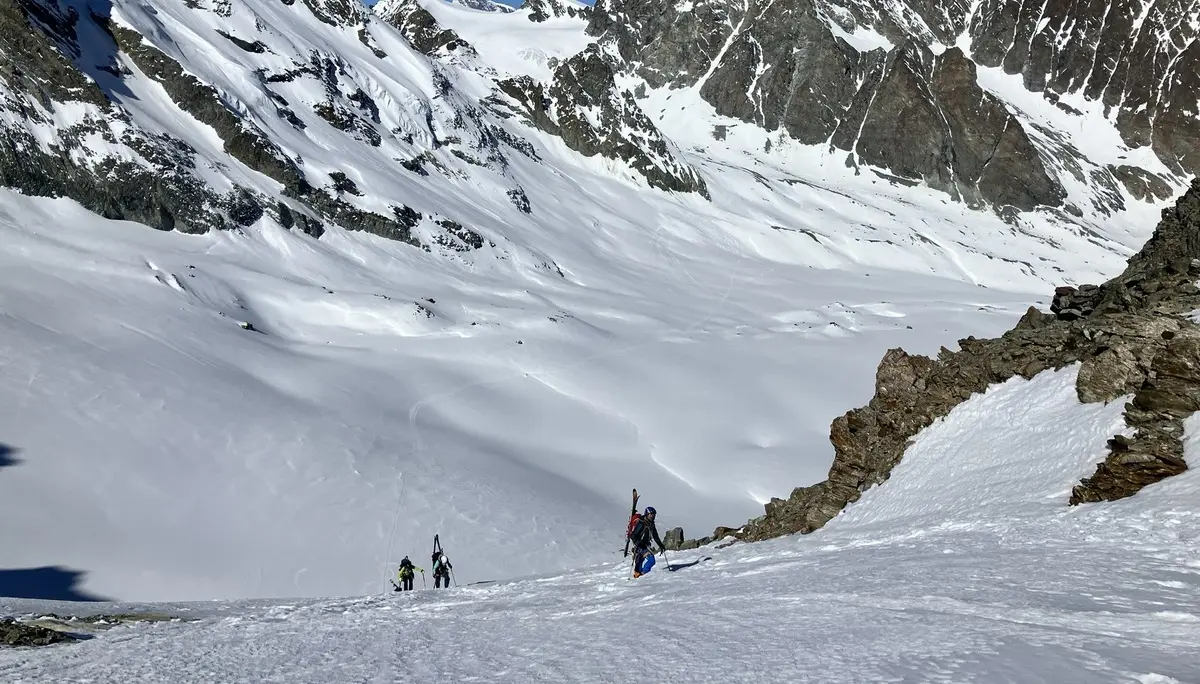 mit Steigeisen über den Col du Mont Brule | © DAV Sektion Altdorf - Wolfgang Müller