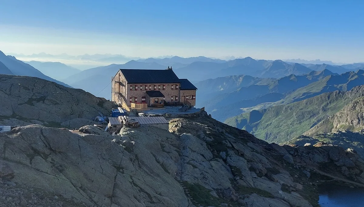 Teplitzer Hütte mit Dolomitenpanorama | © DAV Sektion Altdorf - Volker