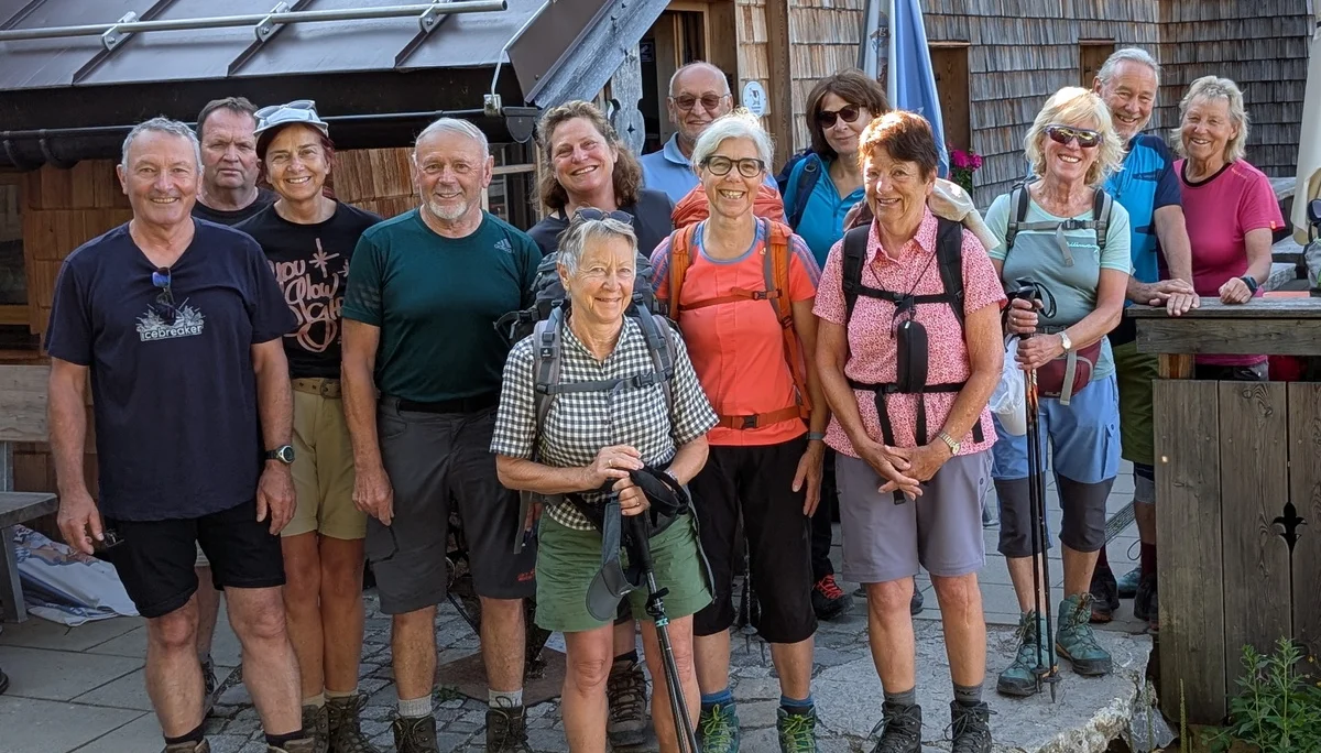 Bergsommeranfang - Wandergruppe an der Lenggrieser Hütte | © DAV Sektion Altdorf - Hubert