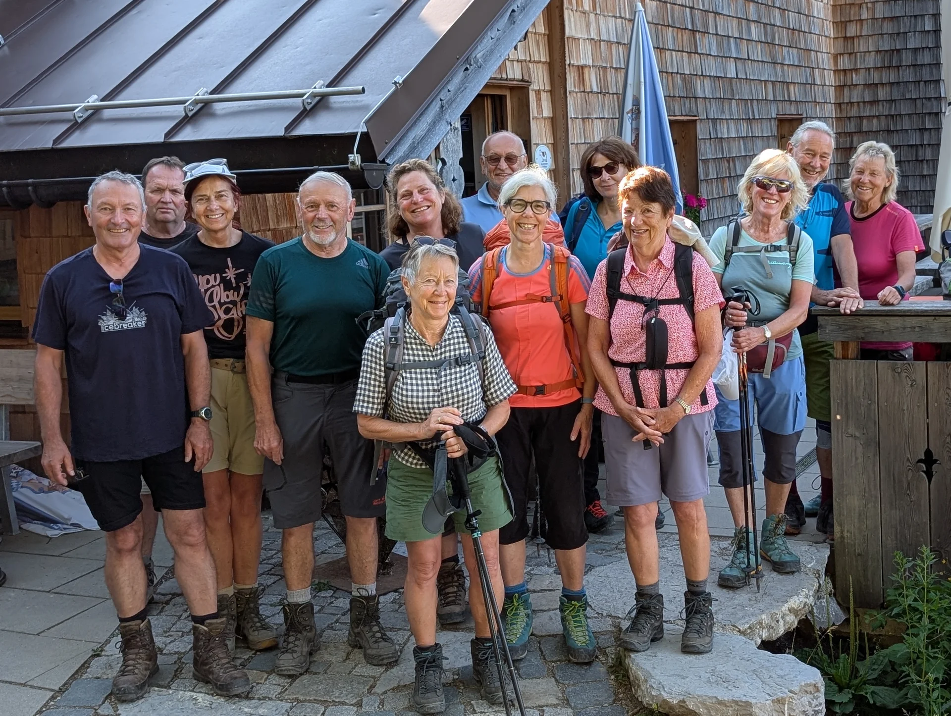 Bergsommeranfang - Wandergruppe an der Lenggrieser Hütte | © DAV Sektion Altdorf - Hubert