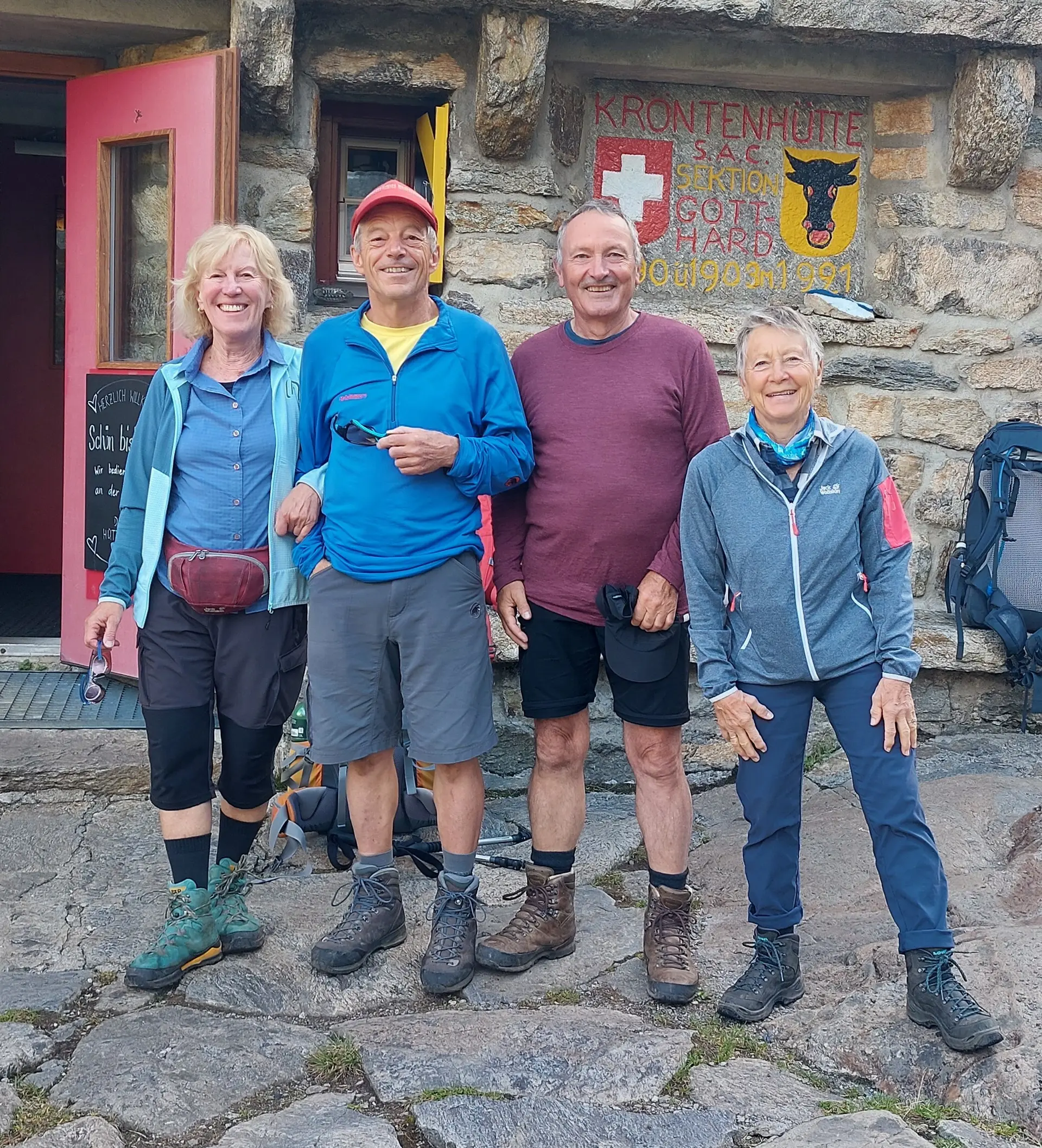 Gruppenbild vor der Kröntenhütte | © DAV Sektion Altdorf - Volker Güther