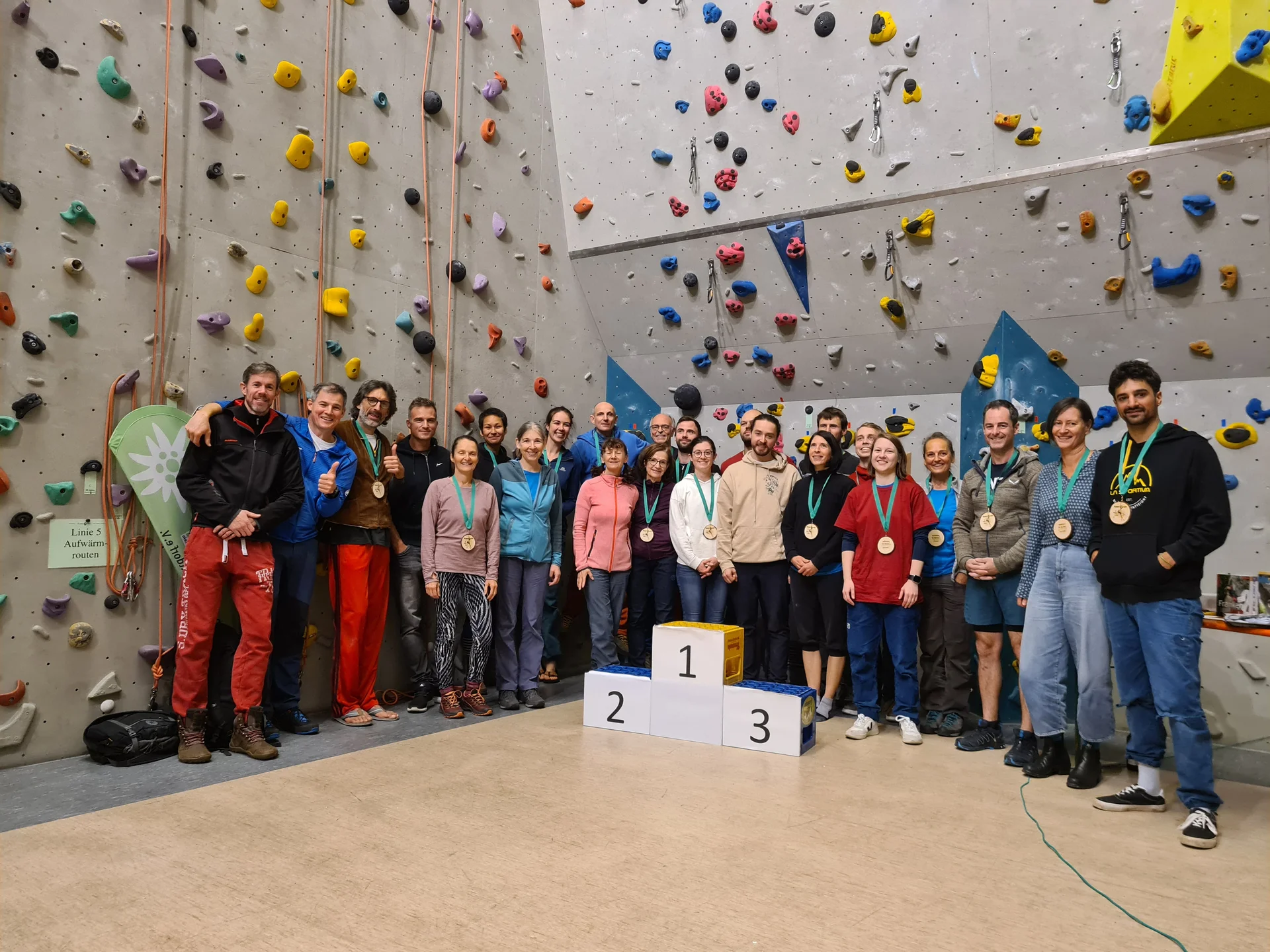 Erwachsene Siegerehrung - Teilnehmer - Klettercup 2024 - Kunstgriff | © DAV Sektion Altdorf - Stefan Link