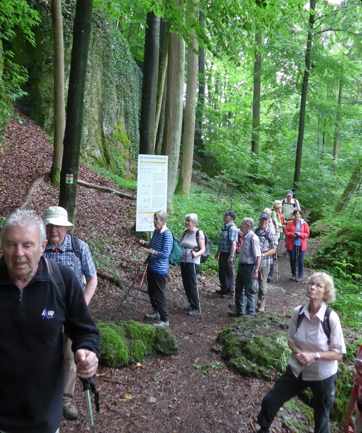 Wanderung auf einem karstkundlichen Weg | © DAV Sektion Altdorf - Seniorengruppe