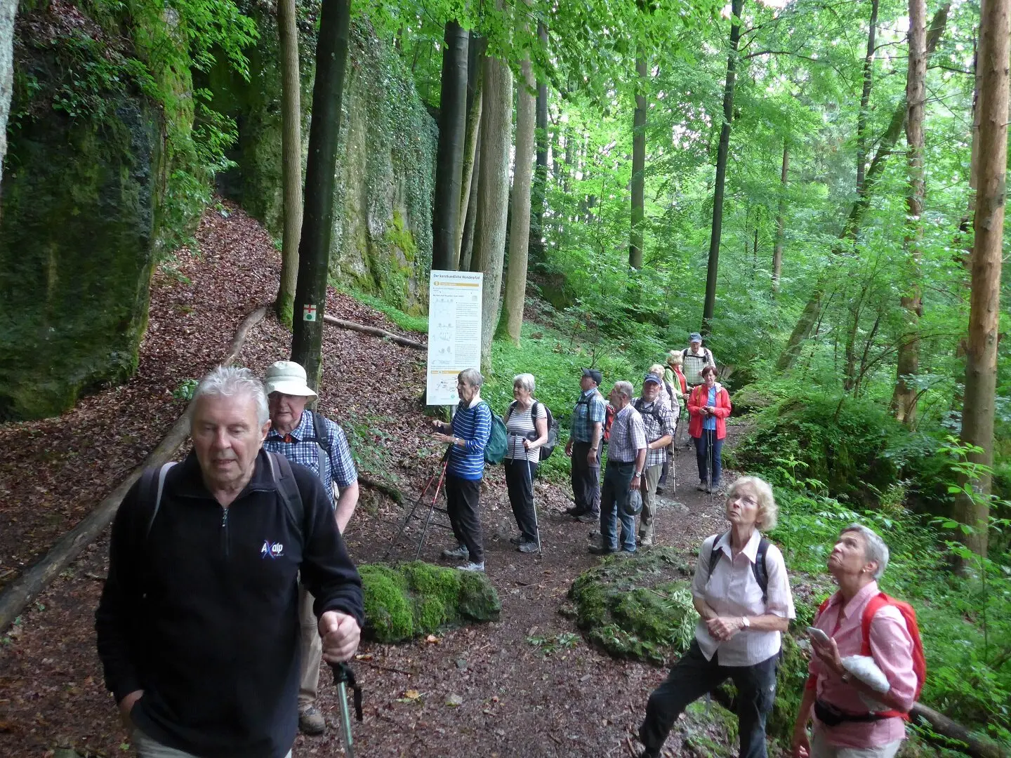 Wanderung auf einem karstkundlichen Weg | © DAV Sektion Altdorf - Seniorengruppe