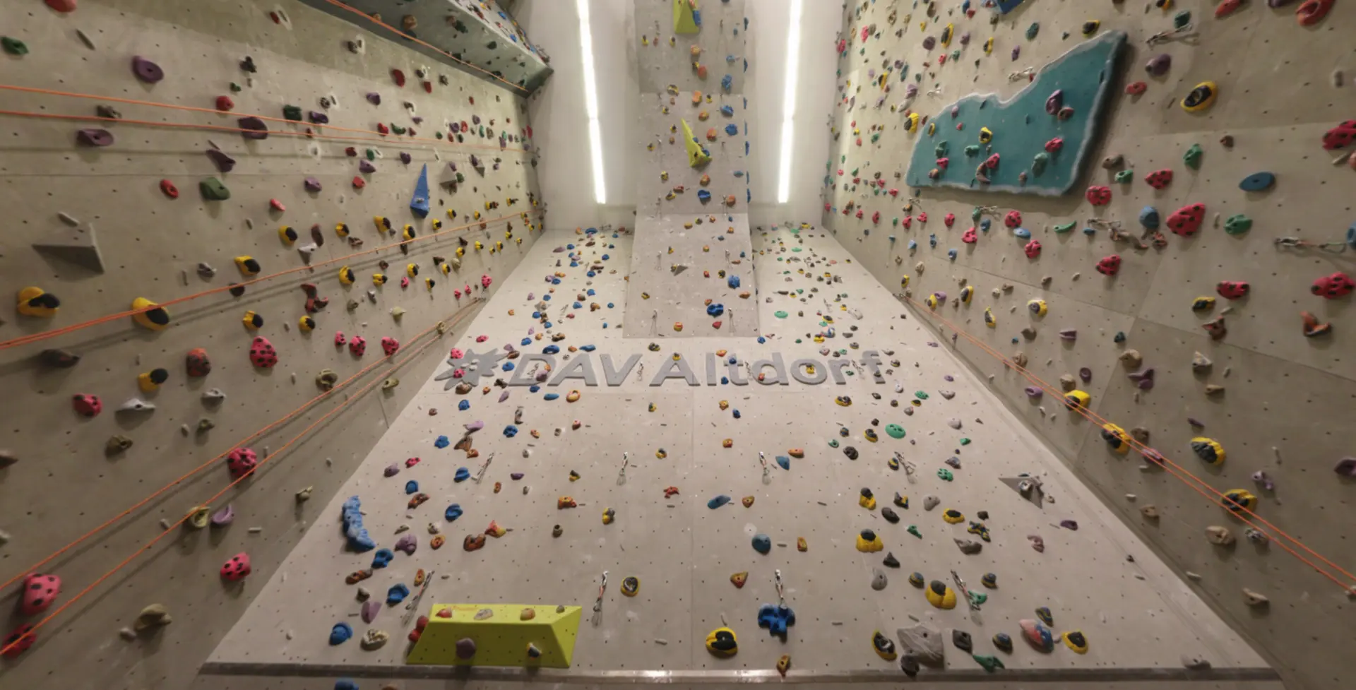 KunstGriff  - Starker Überhang und Dach | © DAV Sektion Altdorf - Oliver Holstein